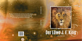 : Cover Vorderseite und Cover Rückseite mit Titelbild von dem Buch " Der Löwe J.F. King " Das Buch ist beige mit Orginalbild Löwe by Madella-Mella Ursula 