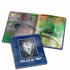 Doppelbuchseite illustriert und Covervorderseite  mit dem Titel "Tom und der Wolf" by Madella-Mella Ursula